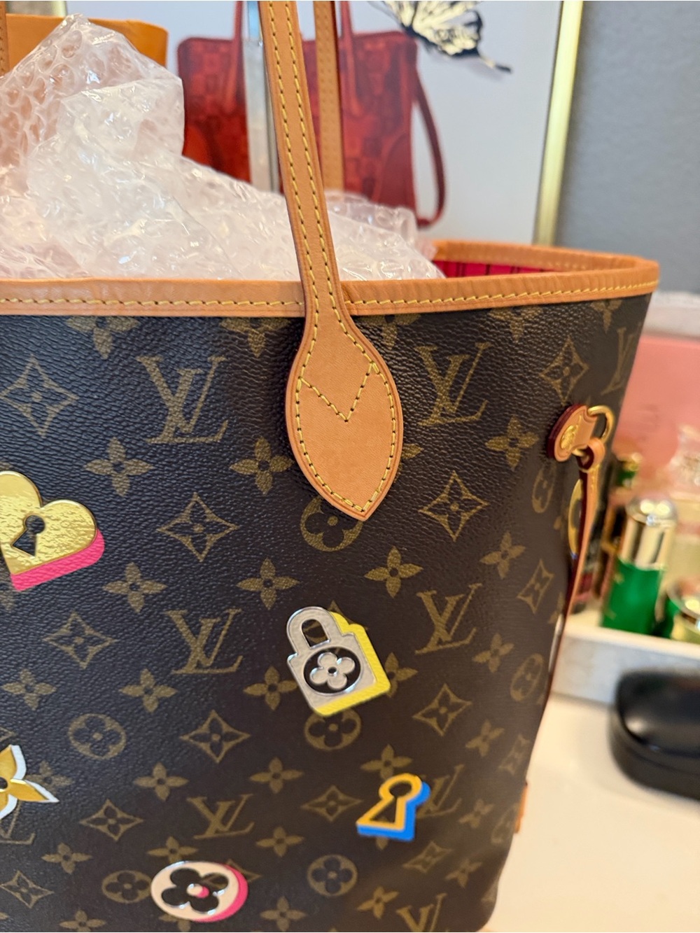 Louis Vuitton Neverfull MM : Limited Edition Love Lock 🥰♥️ - Picture 6 of 15